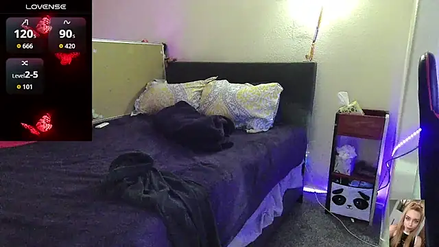 Blondiewithanass' Webcam Show