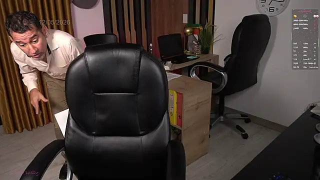 Pokazy przed kamerką – secretary_bj