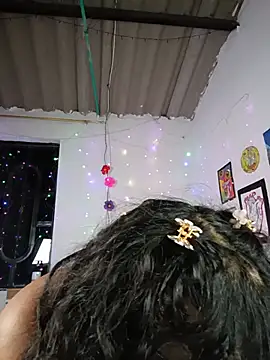 Simone_Miller Pertunjukan Webcam