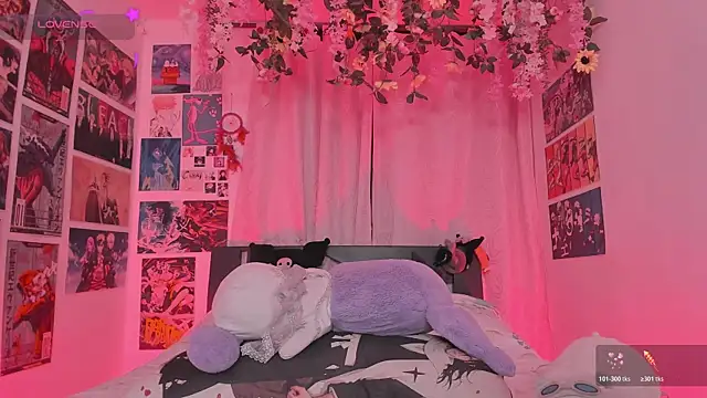 MissCurvyTop's Live XXX Chat