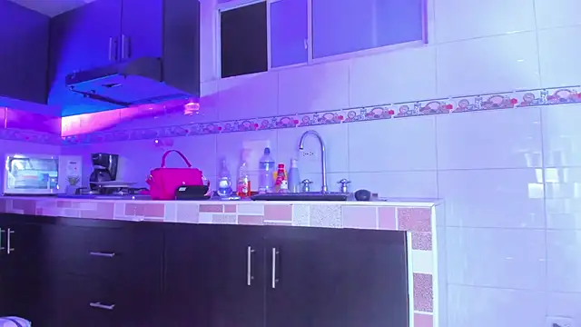 Emma-evans Adlı Modelin Canlı XXX Sohbeti