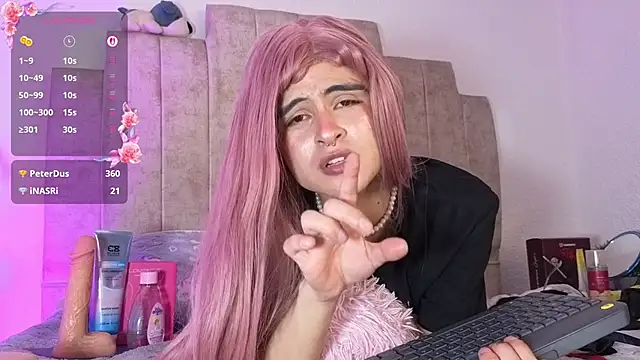 Emily_hall19n Webbikameraesitys