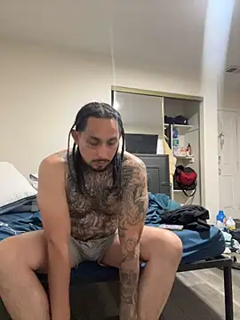 Longmoney444 Show in webcam