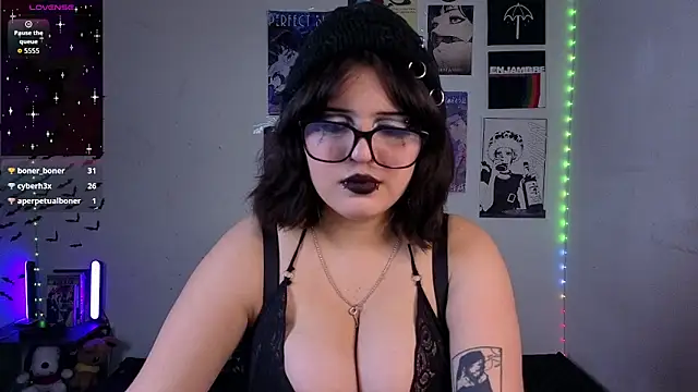 Scarleth_Shadow1 élő XXX-chatje