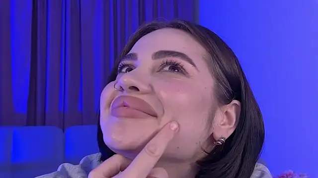AdrianaToress Chat XXX in diretta