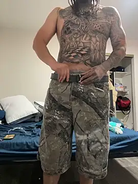 Longmoney444 Show in webcam