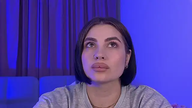 AdrianaToress' Live XXX Chat