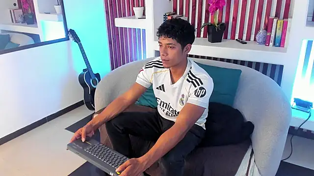 Chat +18 de Kyros_leonidas ao vivo