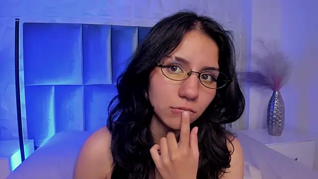 HollyPeach Adlı Modelin Canlı XXX Sohbeti