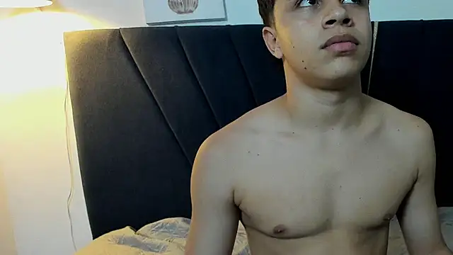 zeus_cum19 Live XXX Chat