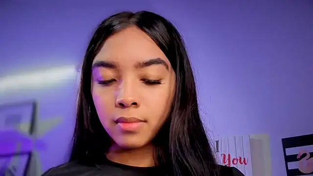 pocahontamoon's Live XXX Chat