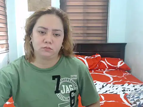 Hello_Kiffy69's Live XXX Chat