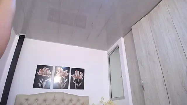 pinky_f00x Chat XXX in diretta