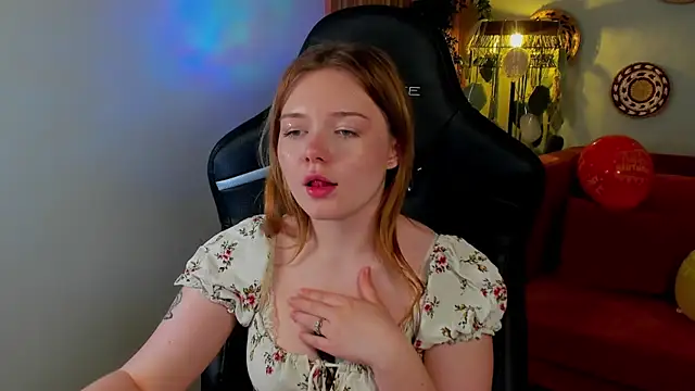 ElinaVale's Live XXX Chat