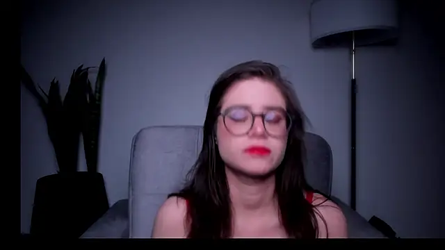 HazelKush Adlı Modelin Canlı XXX Sohbeti