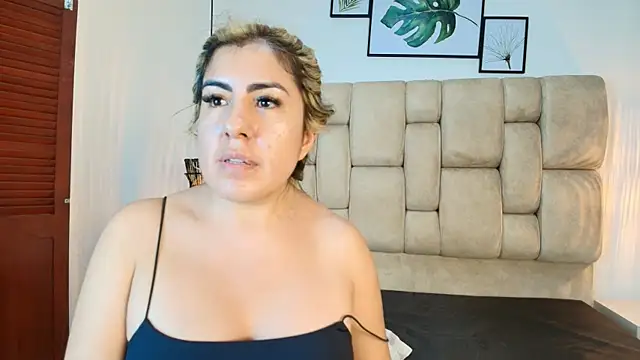 AdharaSmithh Chat XXX in diretta