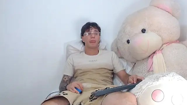 EXCLUSIVE8's Webcam Show