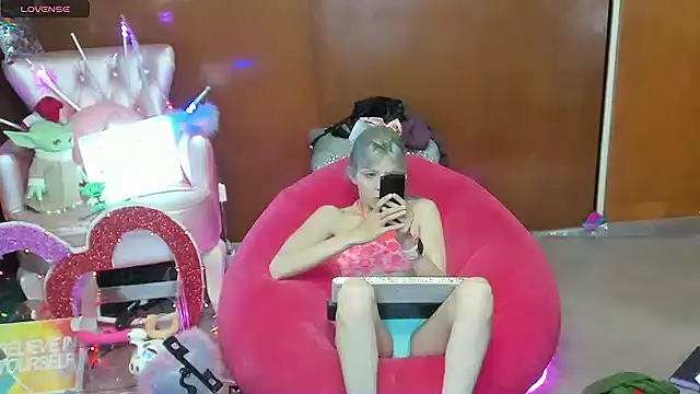 Skinygirl's Webcam Show