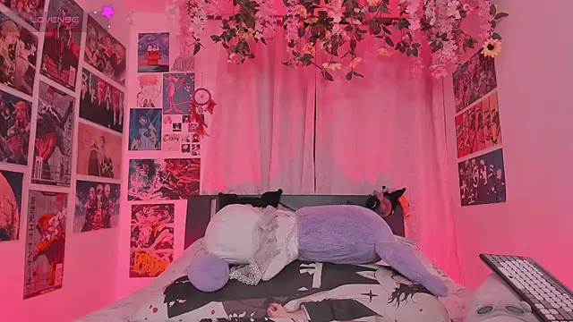 MissCurvyTop's Live XXX Chat