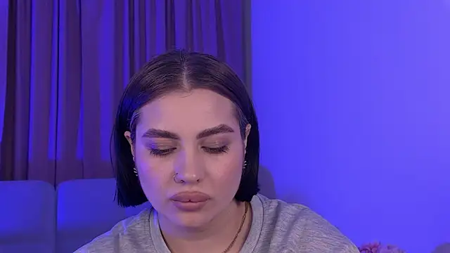 AdrianaToress' Live XXX Chat