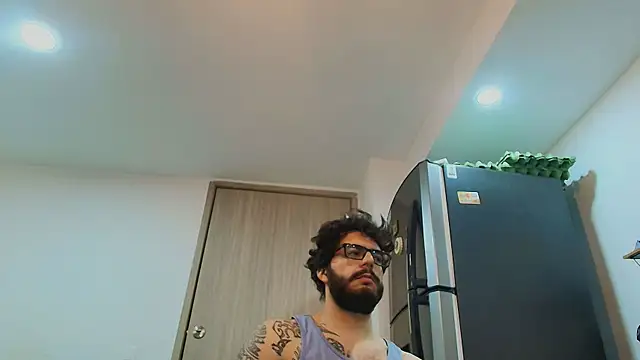thomas_gun Chat XXX live