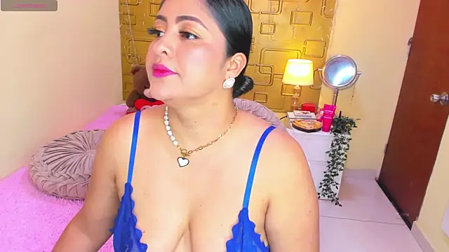 Chat XXX en directo de Julia_Haye