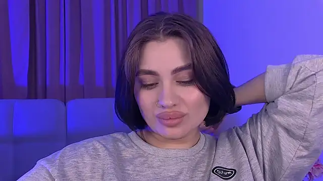 AdrianaToress: онлайн-секс-чат