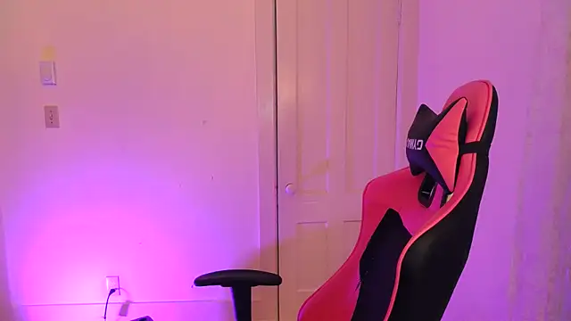 XXX chat uživo modela switchykitty