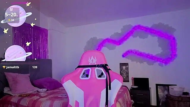 larah_uwu Live XXX-chat