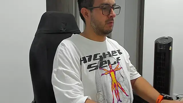Show modela LucaBorbon na web-kameri