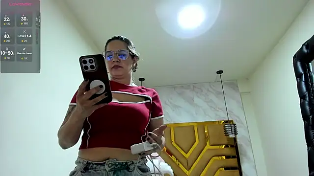 Chat XXX en directo de Luciifeer_