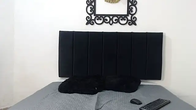 SinBoy_: διαδικτυακό σόου στην κάμερα