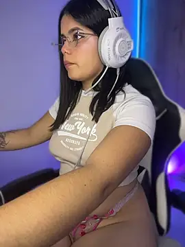 2Angela_ Show in webcam