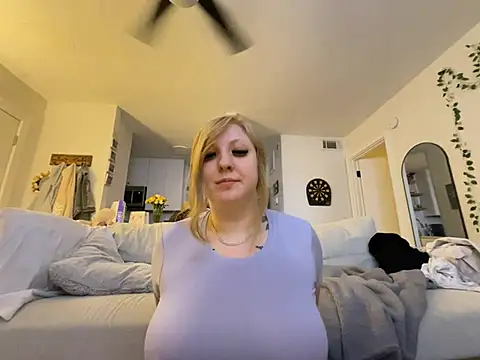 Pokazy przed kamerką – blonde__baby