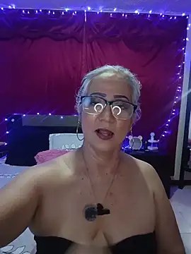 Chat +18 de NaraMilf ao vivo