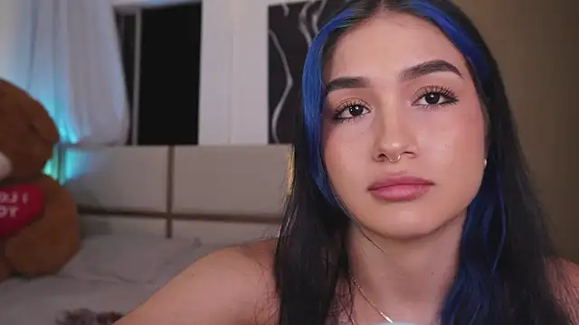 AnnyHizzle élő XXX-chatje