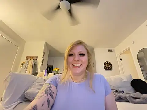 blonde__baby Show in webcam