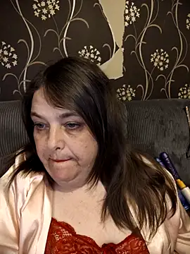 HousewifeMilf_Courtneyのウェブカメラショー