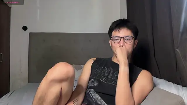 Show modela Addictiveboi na web-kameri