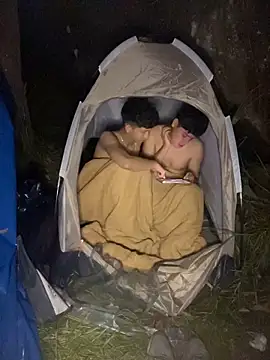 Kailertwink Pertunjukan Webcam
