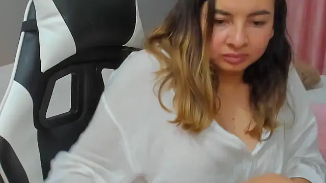 Živý XXX chat __Emma__11__Lecat_
