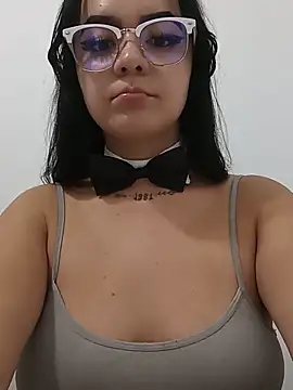 Ema_Isabella Adlı Modelin Canlı XXX Sohbeti