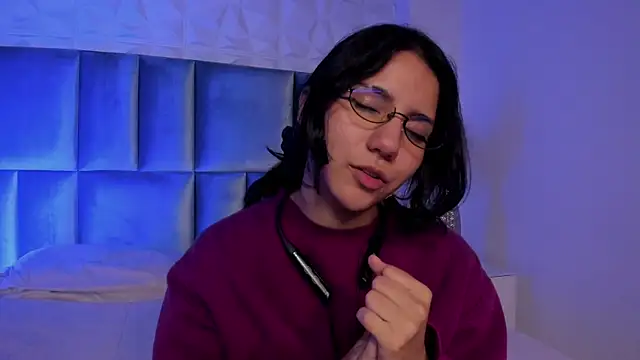 HollyPeach's Live XXX Chat