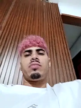 XXX chat uživo modela LucaColmal