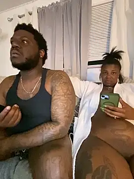 Chat XXX en directo de Tattedupdek