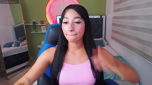 Show modela ivvoncute na web-kameri