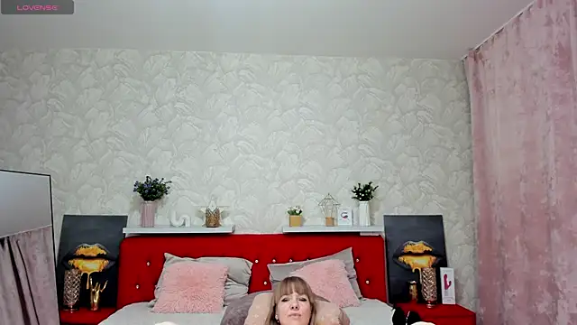 Chat +18 de KattyPeachX ao vivo