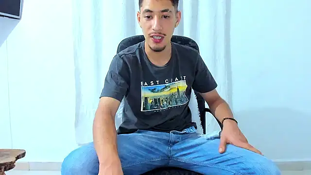 Show modela Chandler_ken na web-kameri