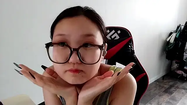 AdelineCanup's Webcam Show