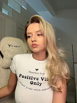 Emeli_Blur Adlı Modelin Canlı XXX Sohbeti